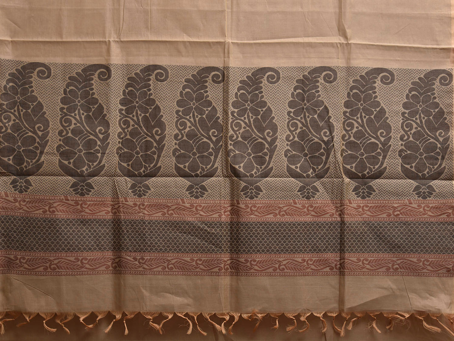 Fawn Venkatagiri Cotton Saree with Mango Buta and Pallu Design v0219