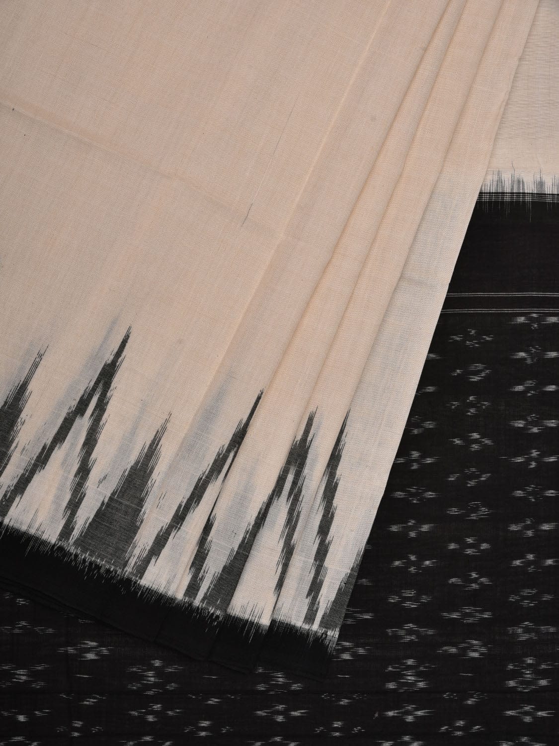 White and Black Pochampally Ikat Cotton Handloom Saree with Big Temple Border Design i0706
