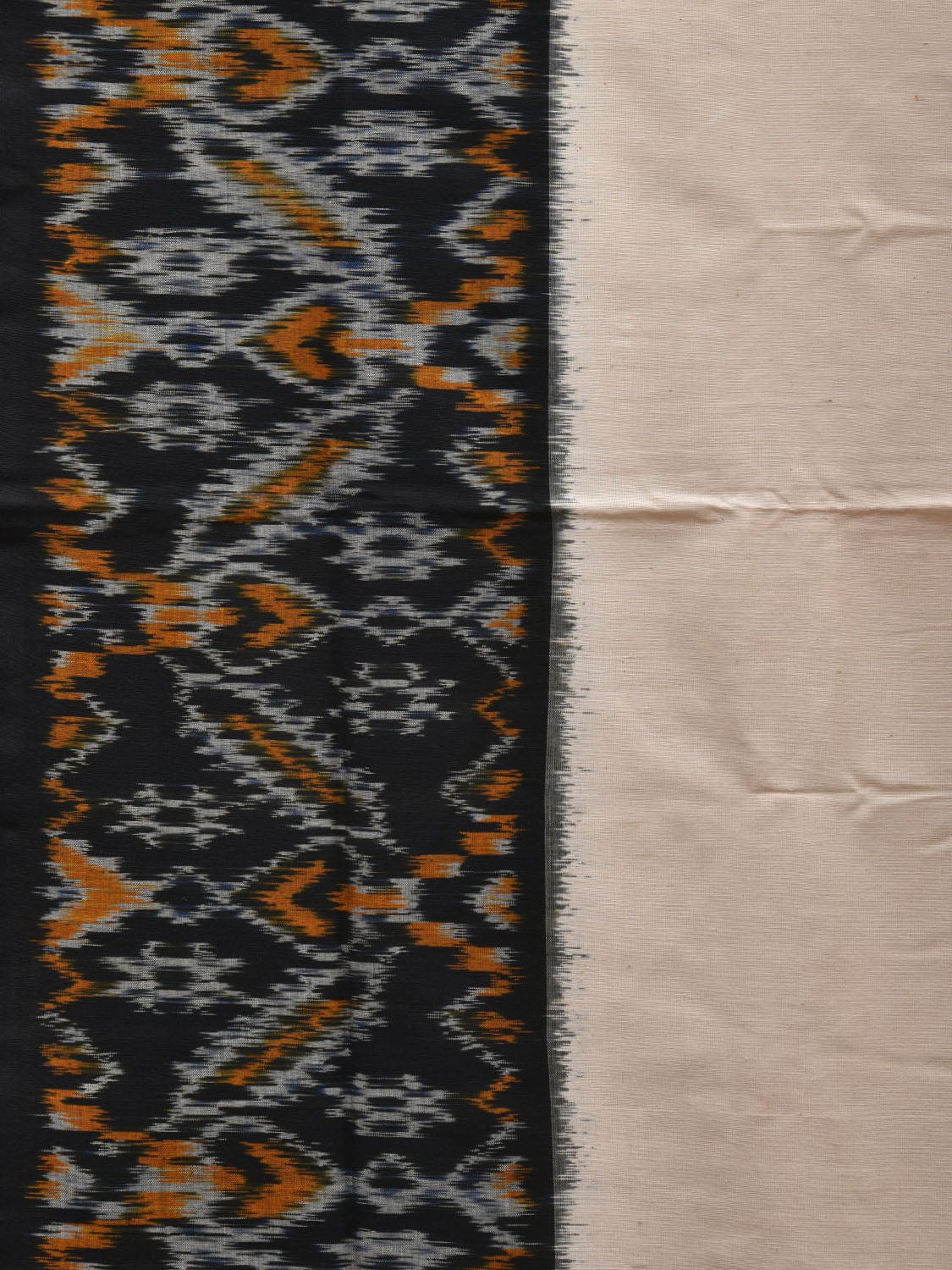 White and Blue Pochampally Ikat Cotton Handloom Saree with Border Design i0696