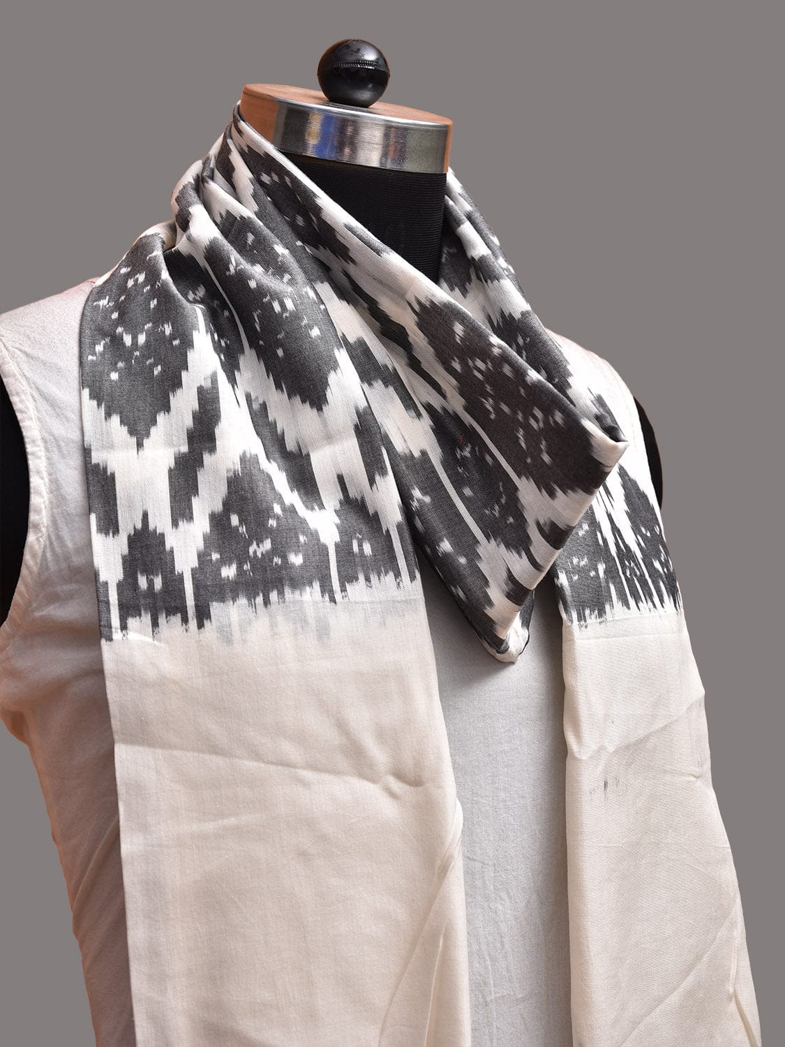White and Grey Ikat Cotton Handloom Stole with Grill Design ds3745