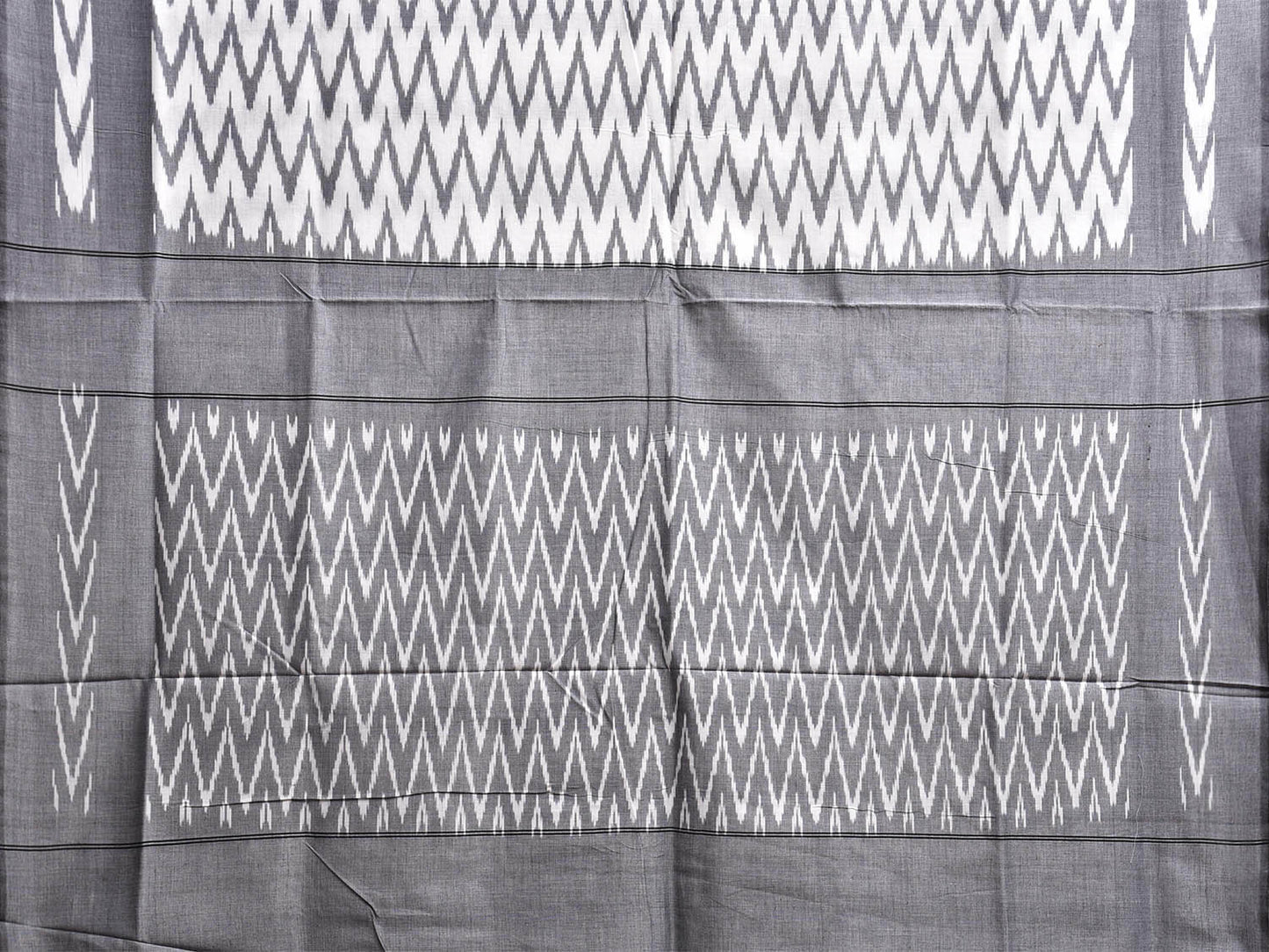 White and Grey Pochampally Ikat Cotton Handloom Saree with All Over Zig-Zag Design No Blouse i0905