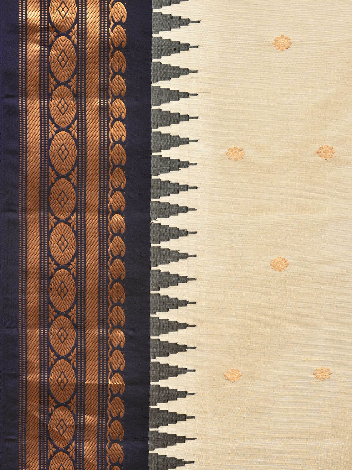 White and Navy Gadwal Silk Handloom Saree with Flower Pallu Design g0335