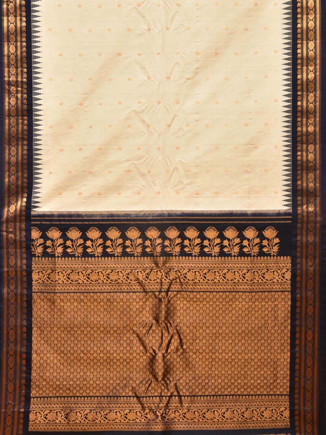 White and Navy Gadwal Silk Handloom Saree with Flower Pallu Design g0335
