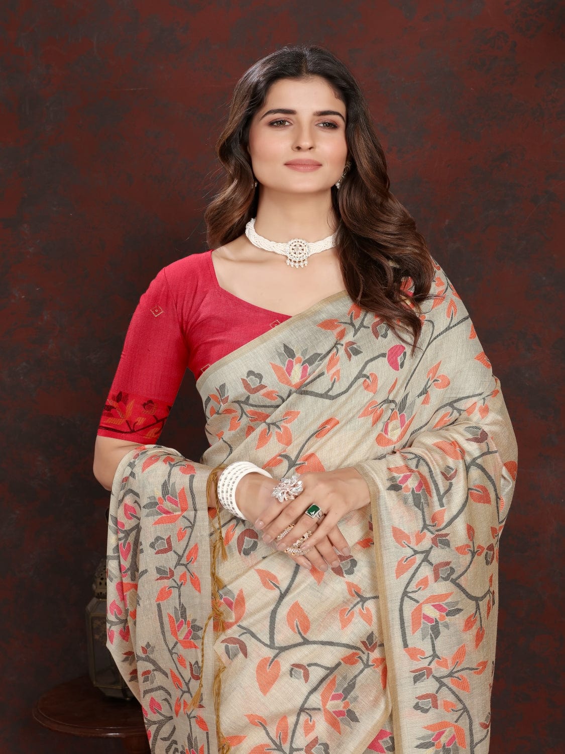 White and Peach Dhakai Jamdani Cotton Viscose Saree with Floral Border and Pallu Design dj0126