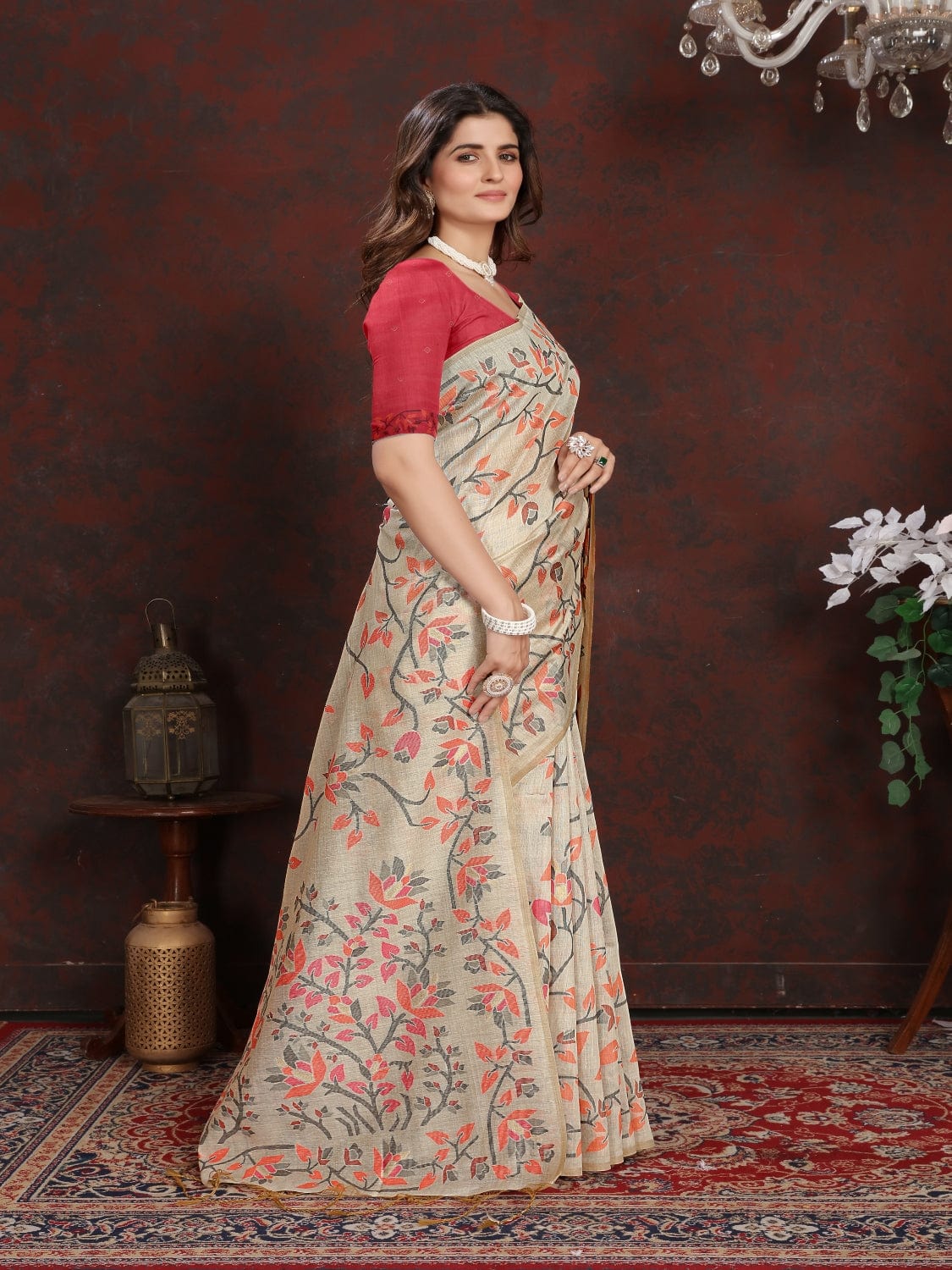 White and Peach Dhakai Jamdani Cotton Viscose Saree with Floral Border and Pallu Design dj0126