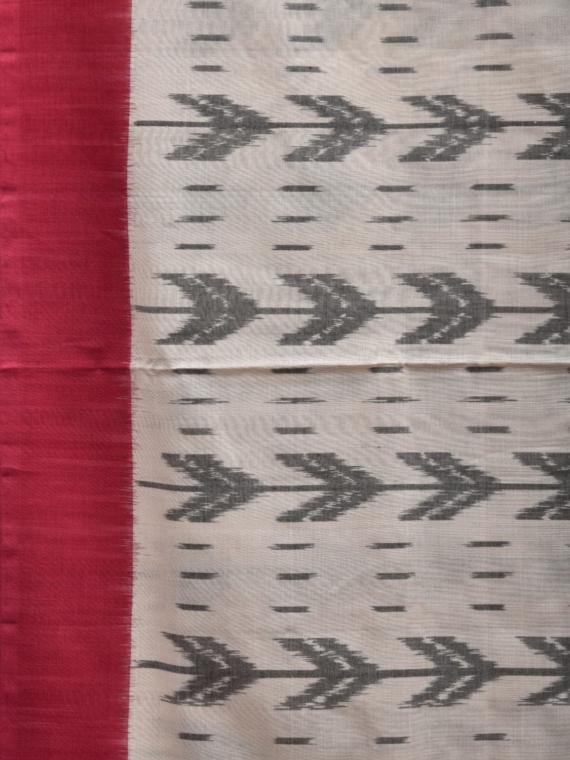 White and Pink Pochampally Ikat Cotton Handloom Saree with All Over Arrow Heads Design i0648