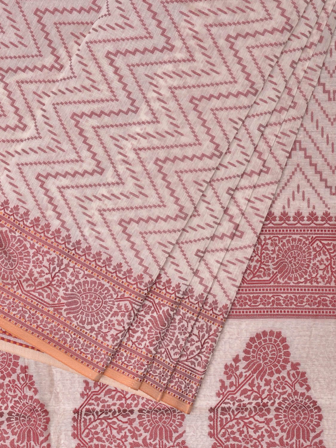 White and Red Cut Work Sico Cotton Saree with Zig-Zag and Border Design o0414