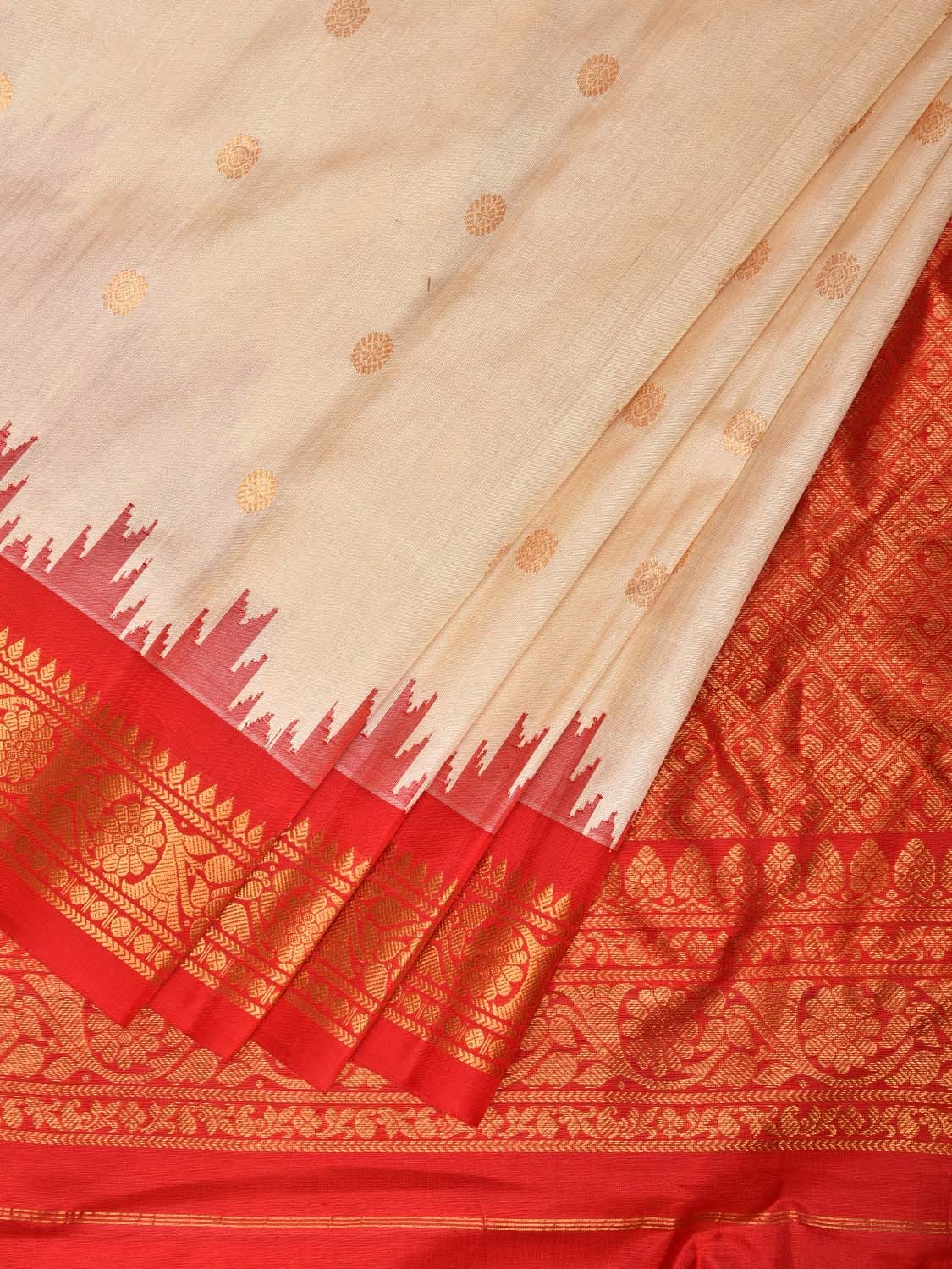 White and Red Gadwal Silk Handloom Saree with Mango Pallu Design g0332