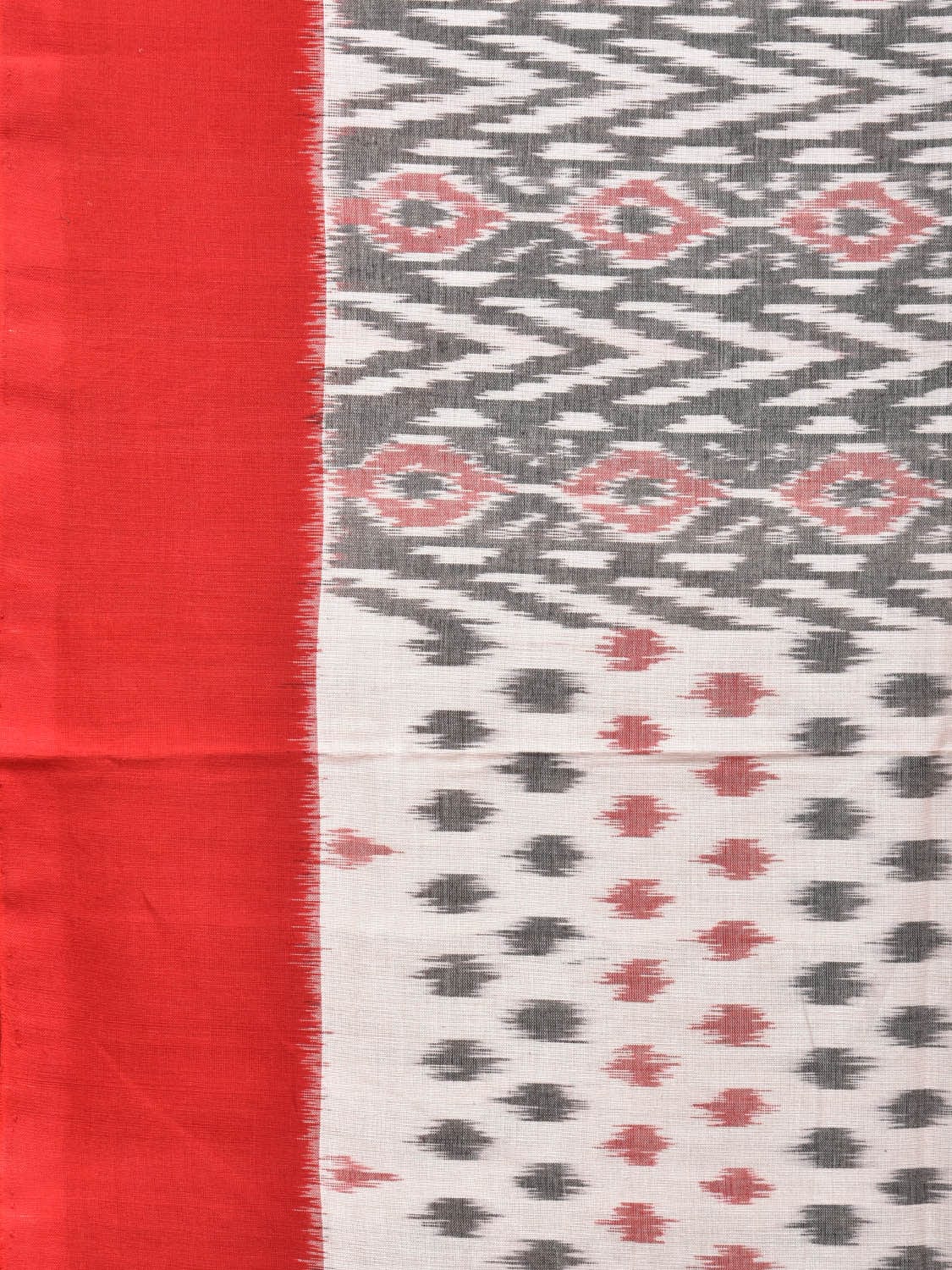White and Red Pochampally Ikat Cotton Handloom Saree with All Over Design i0792