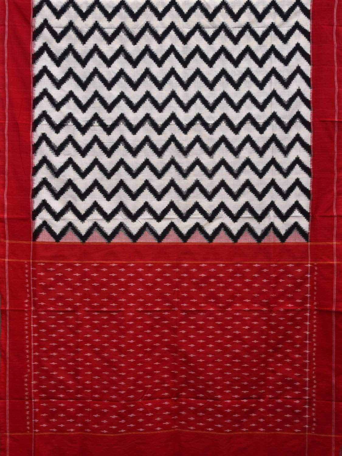 White and Red Pochampally Ikat Cotton Handloom Saree with Zig-Zag Design i0604
