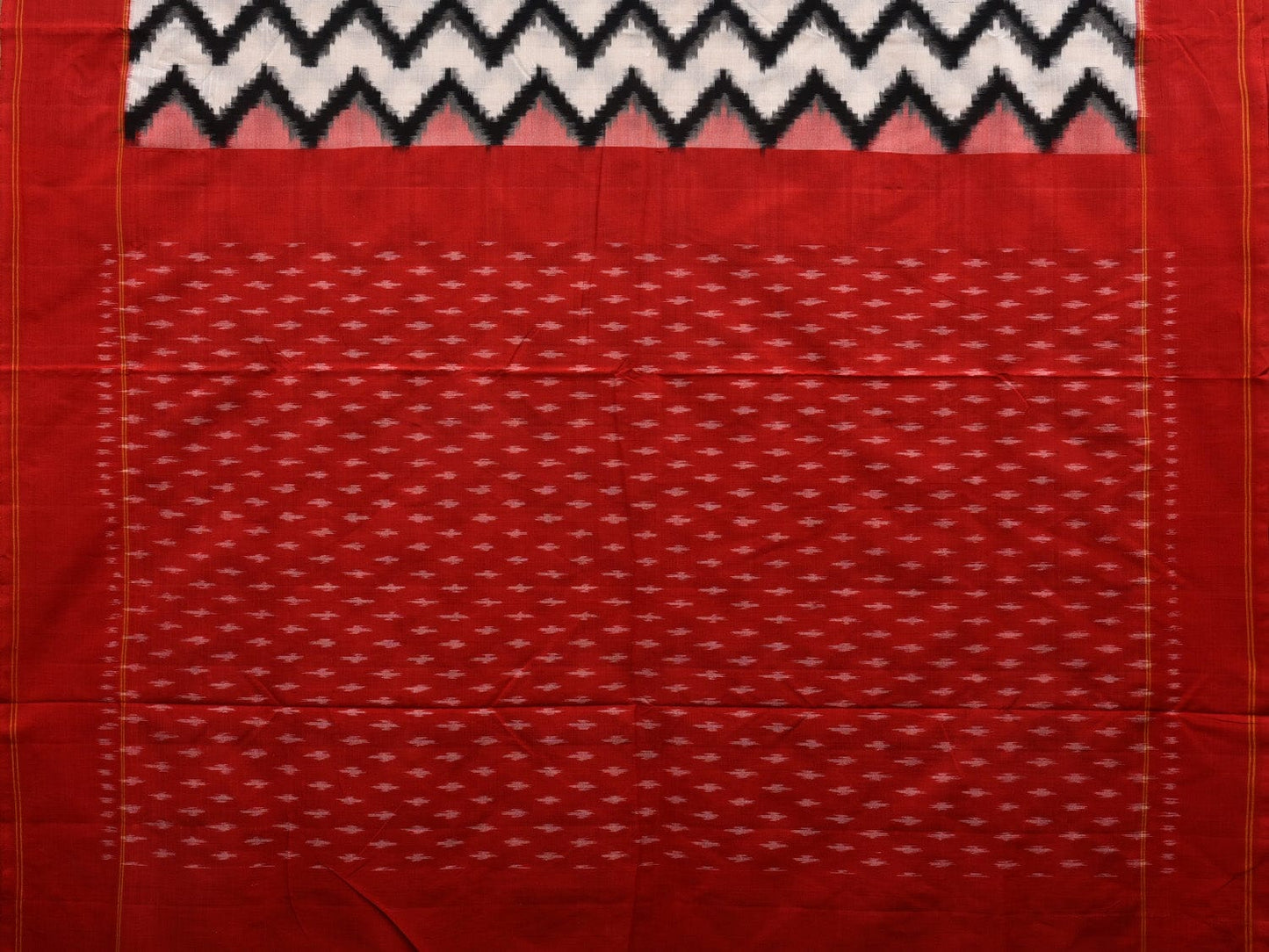 White and Red Pochampally Ikat Cotton Handloom Saree with Zig-Zag Design i0688