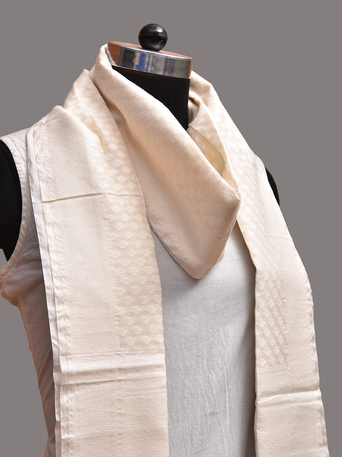 White Banaras Cotton Silk Dupatta with Buta and Border Design ds3740