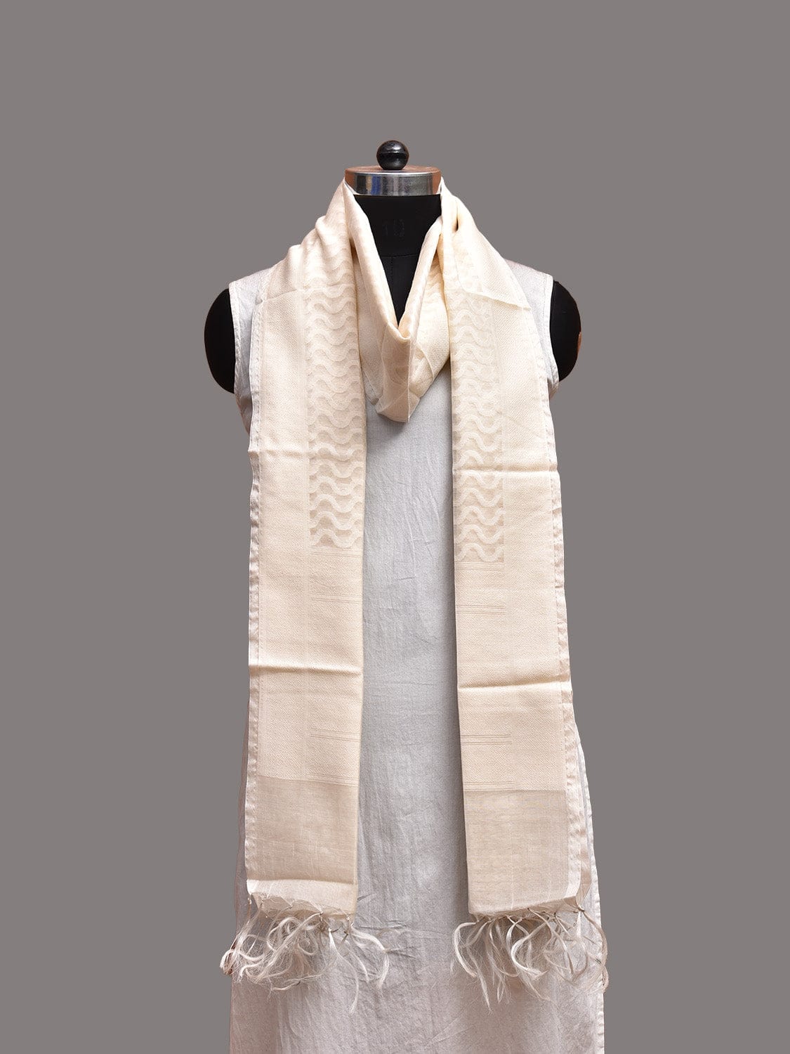 White Banaras Cut Work Cotton Silk Dupatta with Waves Design ds3732