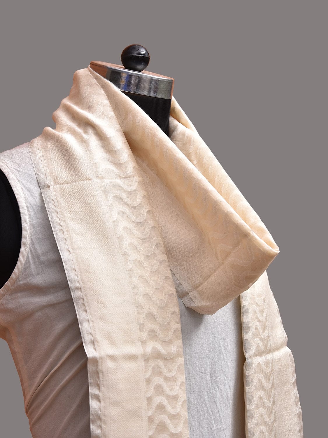 White Banaras Cut Work Cotton Silk Dupatta with Waves Design ds3732