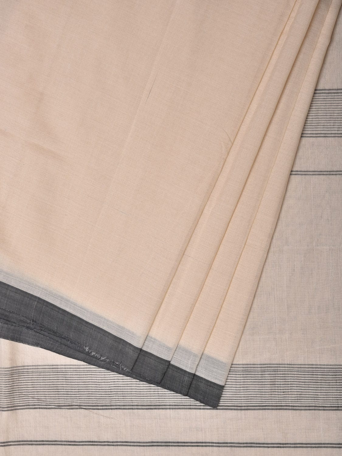 White Cotton Handloom Plain Saree with Strips Pallu Design o0451