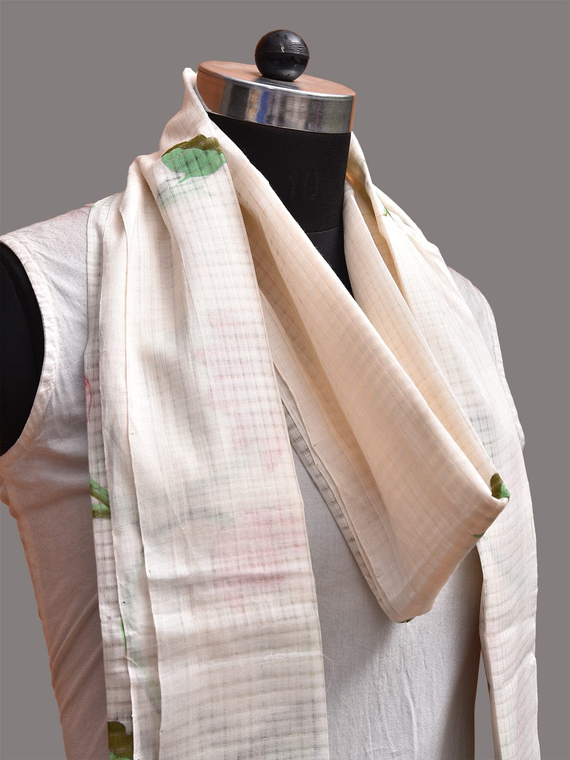 White Hand Painted Kota Cotton Dupatta with Lotus Flowers Design ds3736