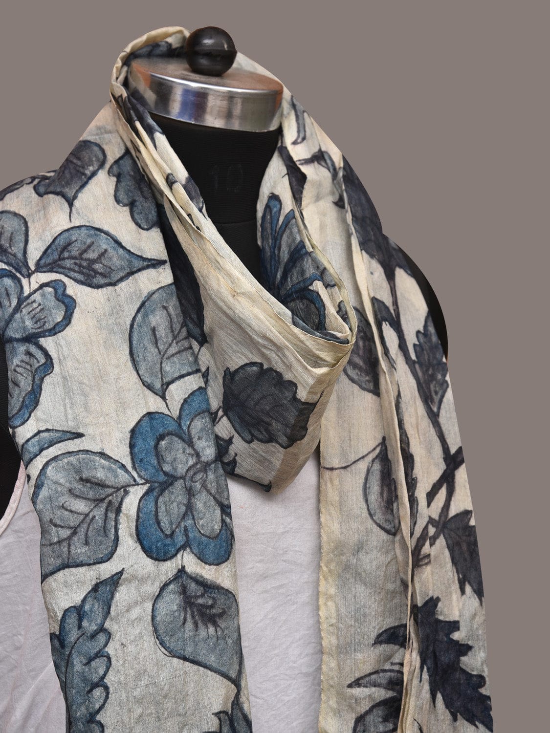 White Kalamkari Hand Painted Tussar Handloom Dupatta with Birds and Floral Design ds3447