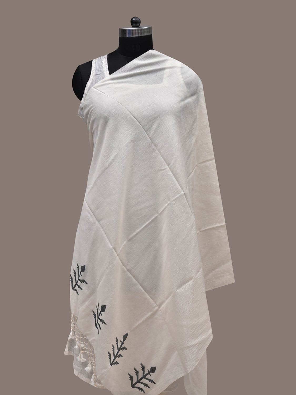 White Khadi Cotton Handloom Dupatta with Dhakai Design ds2481