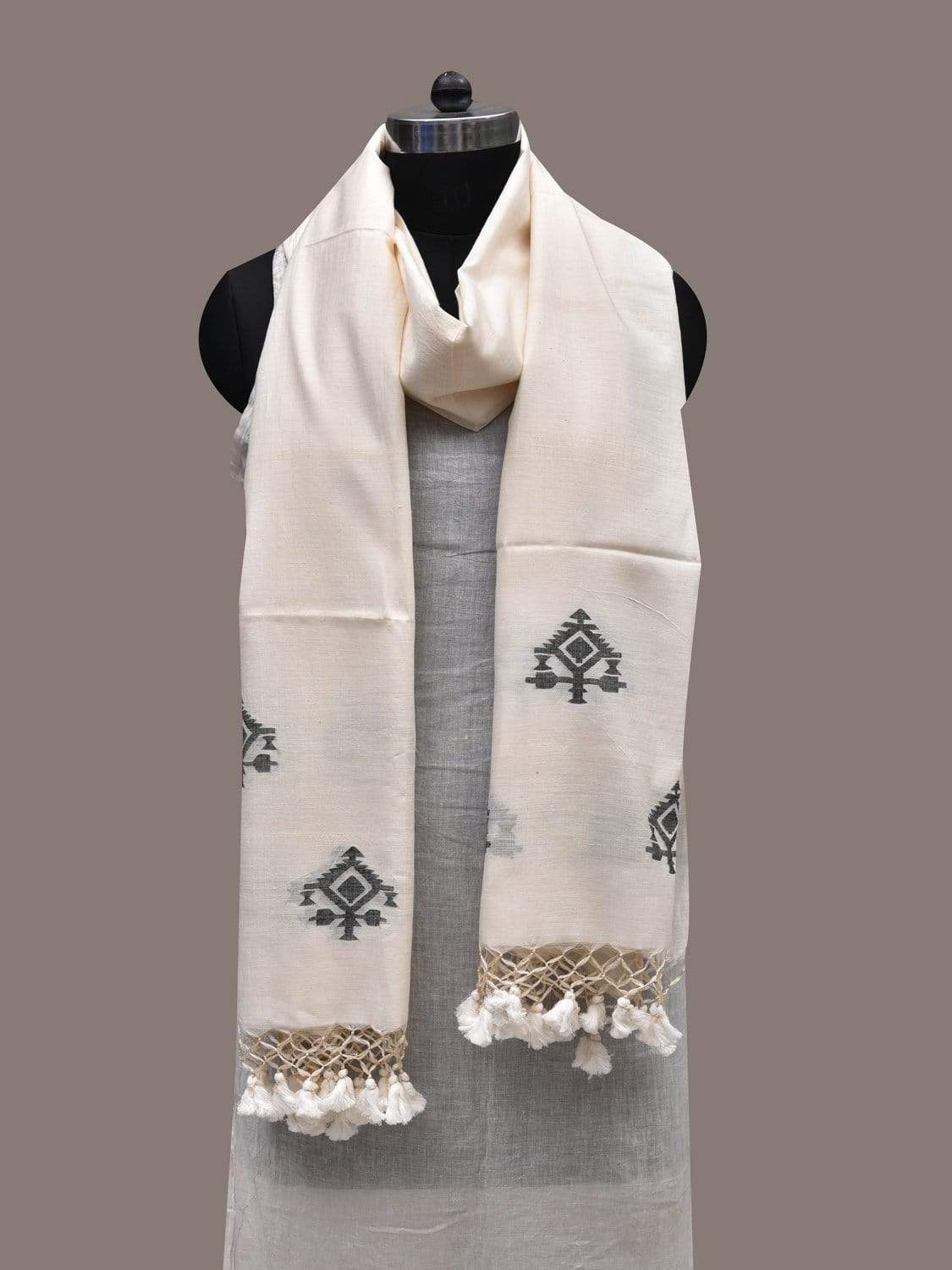 White Khadi Cotton Handloom Dupatta with Dhakai Design ds2485
