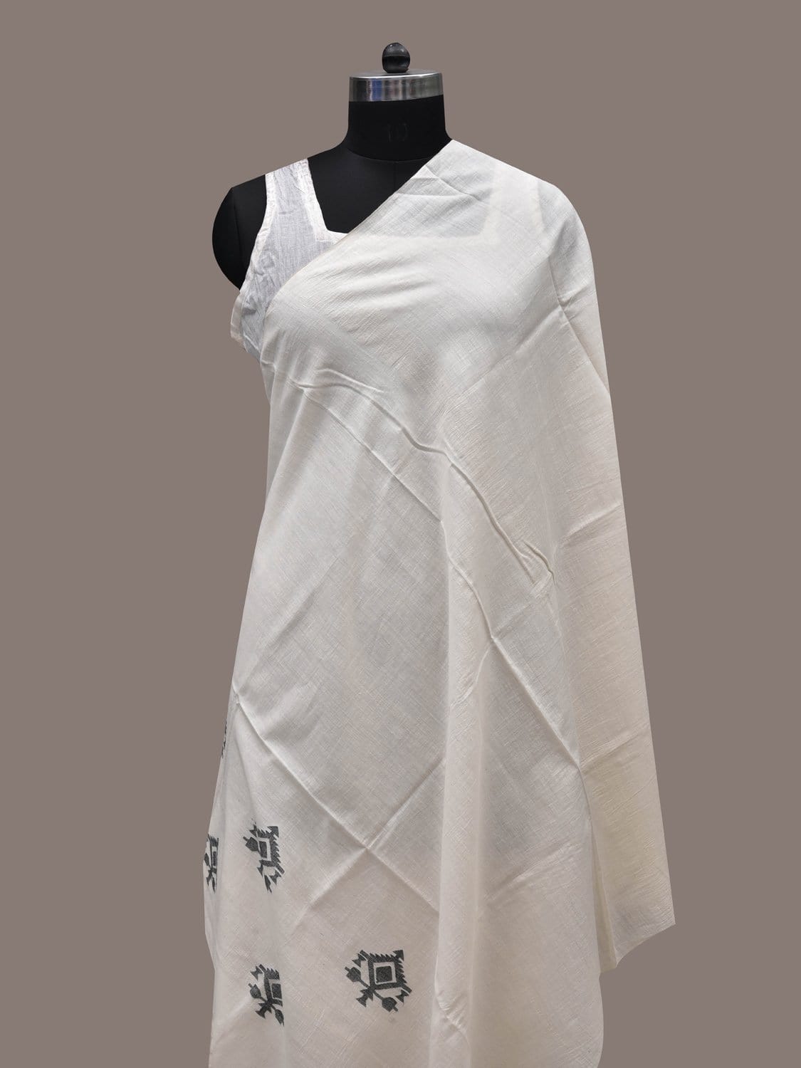White Khadi Cotton Handloom Dupatta with Dhakai Design ds2485