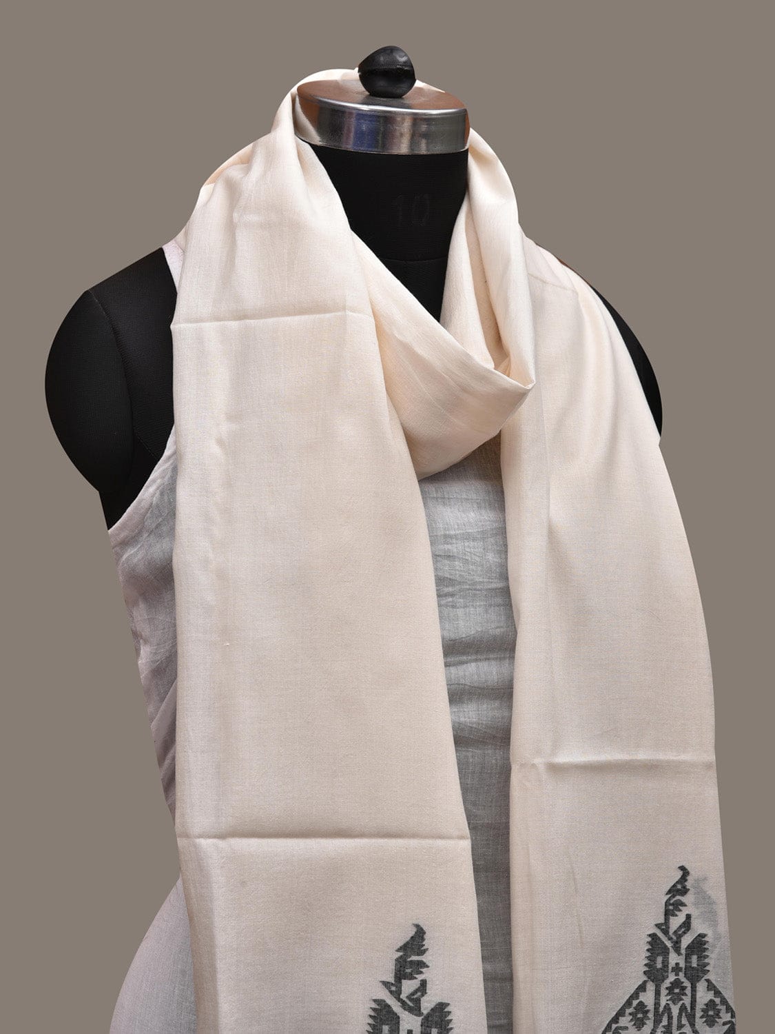 White Khadi Cotton Handloom Dupatta with Dhakai Design ds2650