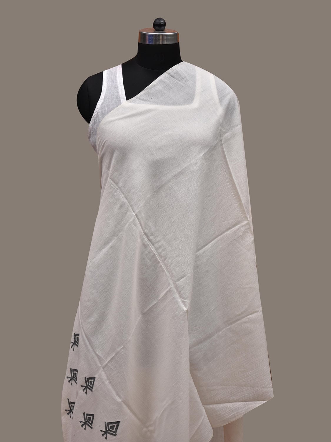 White Khadi Cotton Handloom Dupatta with Dhakai Design ds2652