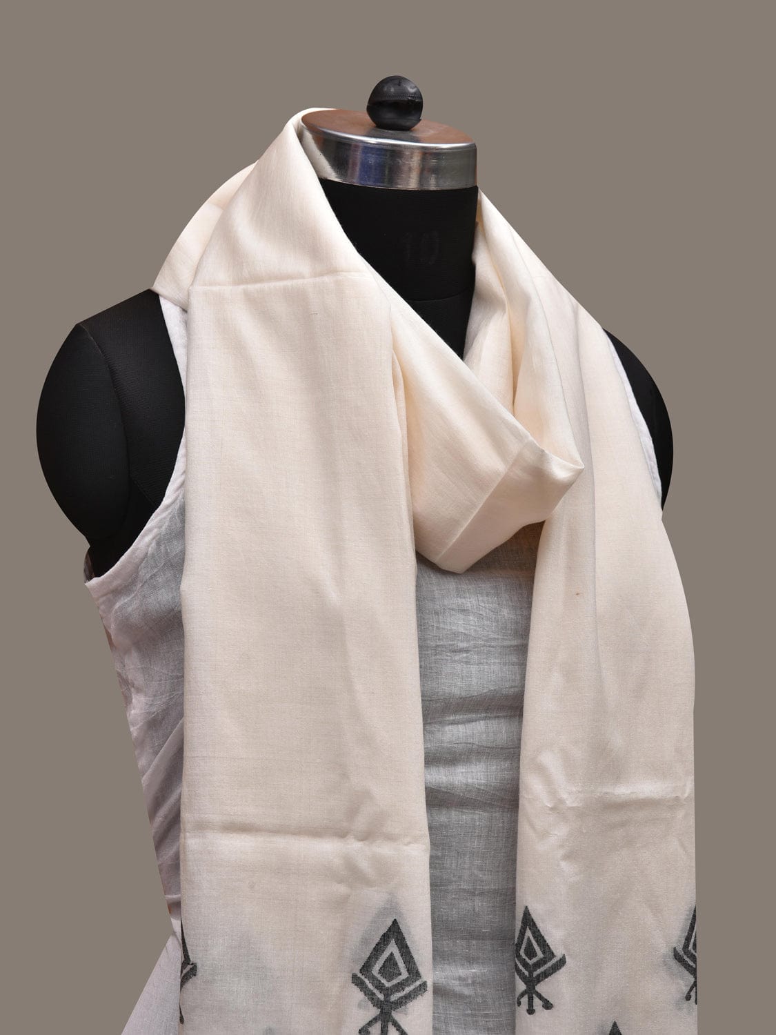 White Khadi Cotton Handloom Dupatta with Dhakai Design ds2652