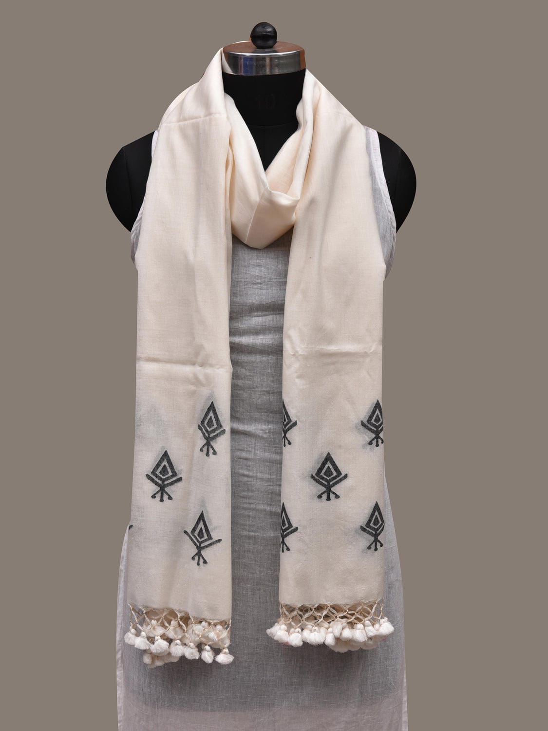 White Khadi Cotton Handloom Dupatta with Dhakai Design ds2652