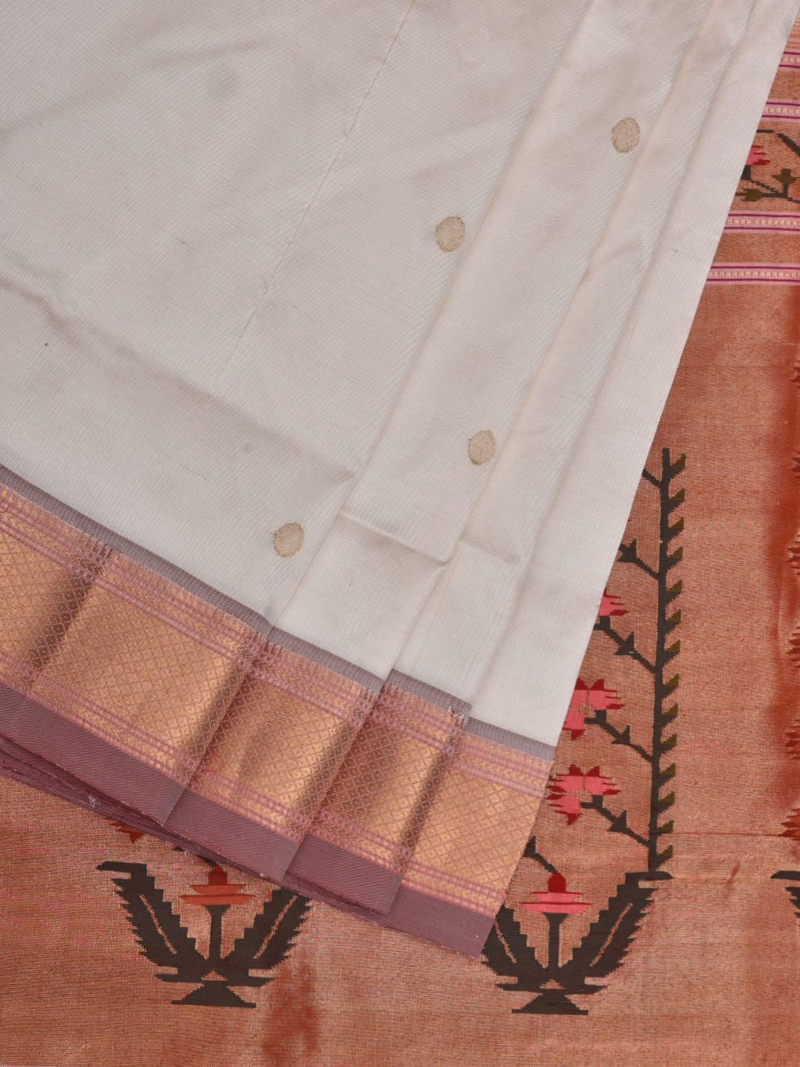 White Paithani Silk Handloom Saree with Special Pallu Design p0465