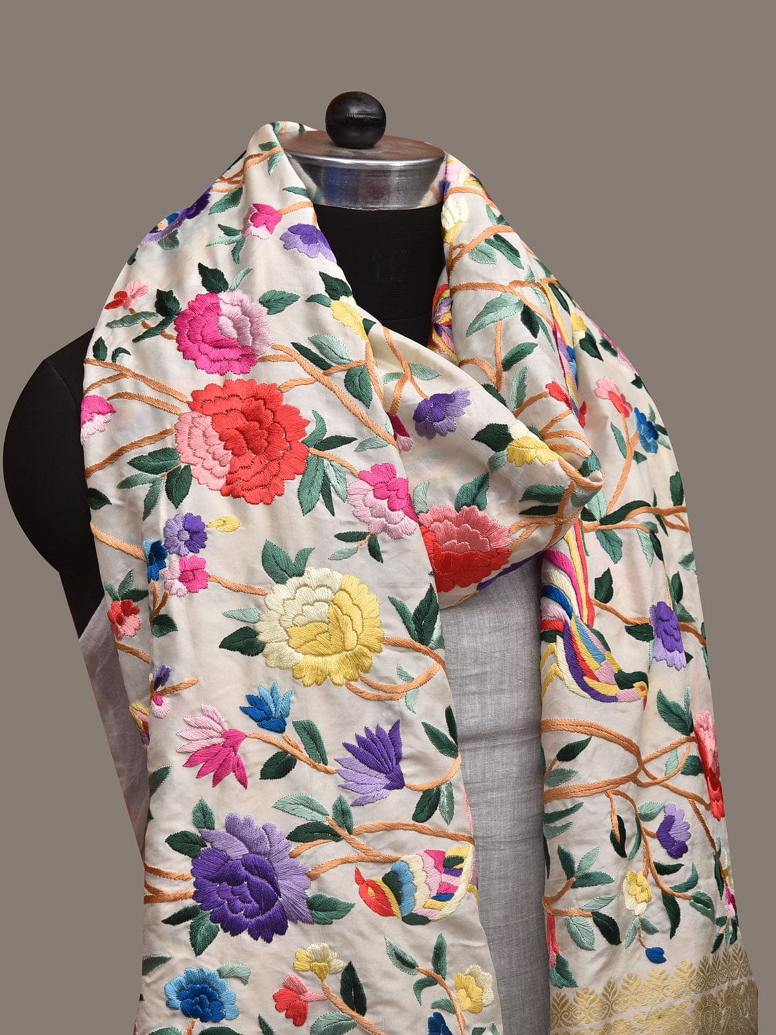 White Parsi Gara Kanchipuram Silk Handloom Dupatta Birds and Floral Design ds3000