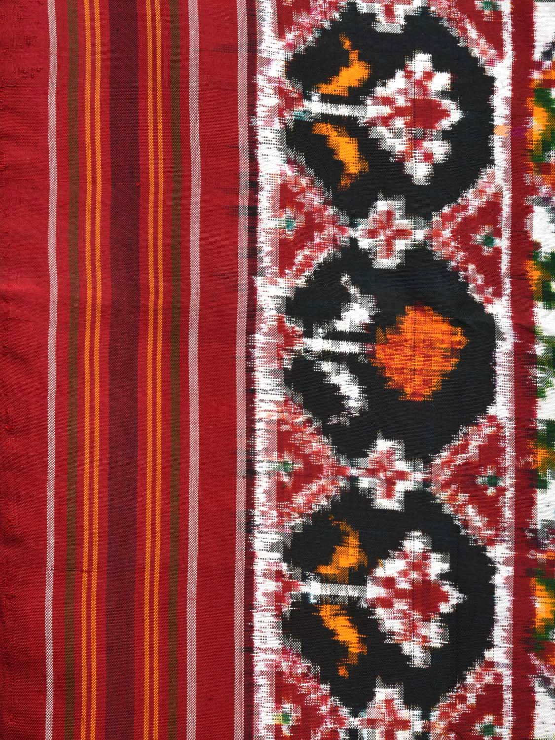 White Pochampally Double Ikat Silk Handloom Saree with Narikunj Design i0581