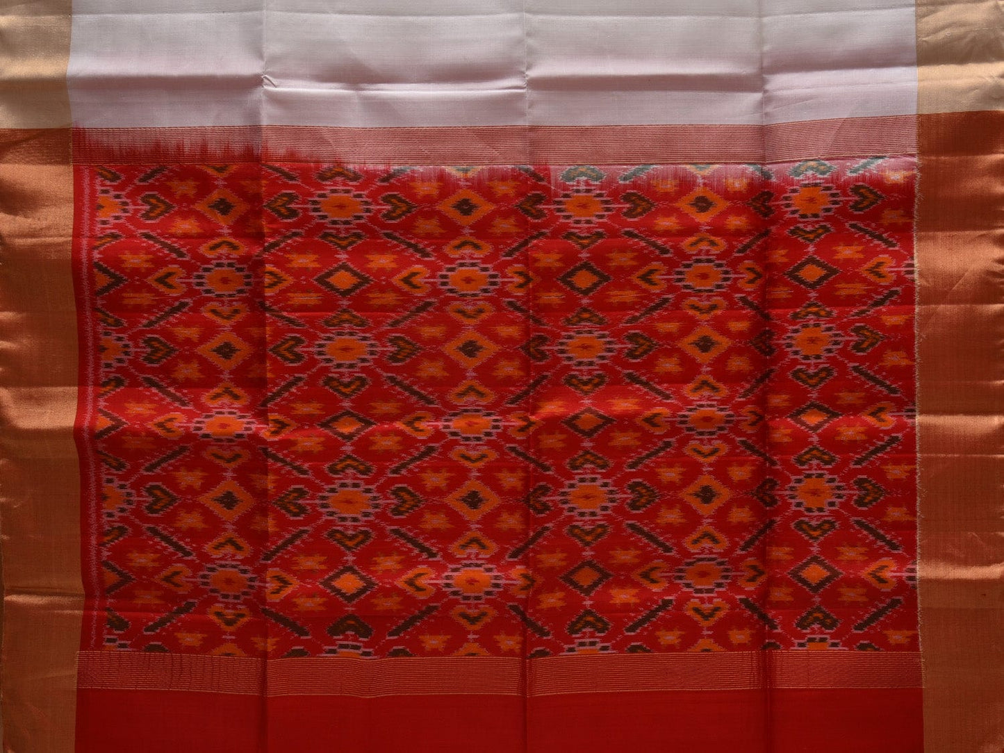 White Pochampally Ikat Silk handloom Plain Saree with Pallu Design i0676