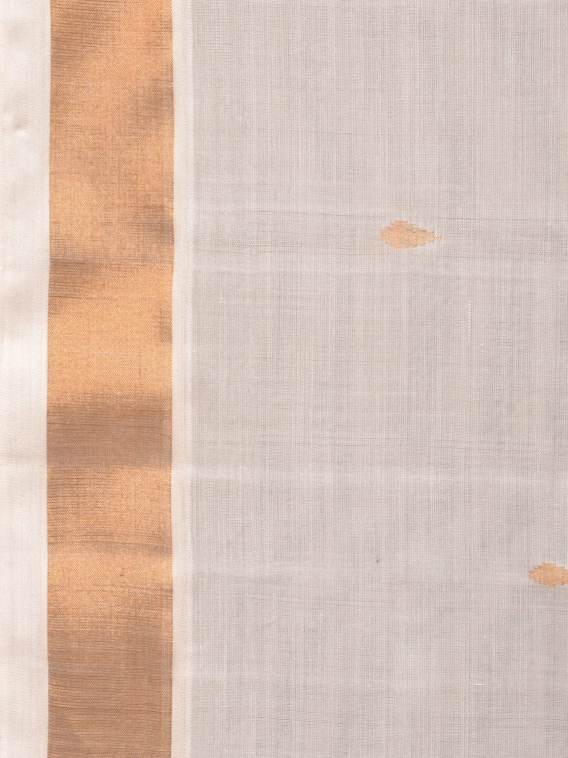White Uppada Cotton Handloom Saree with Floral Pallu Design u2176