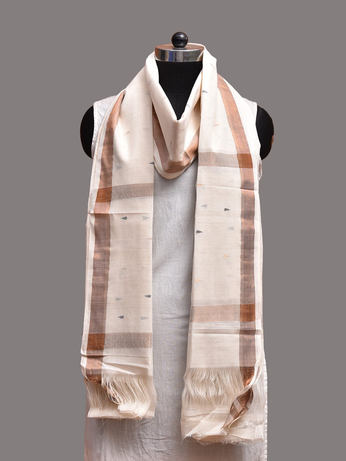 White Uppada Cotton Handloom Saree with Small Buta Design ds3738
