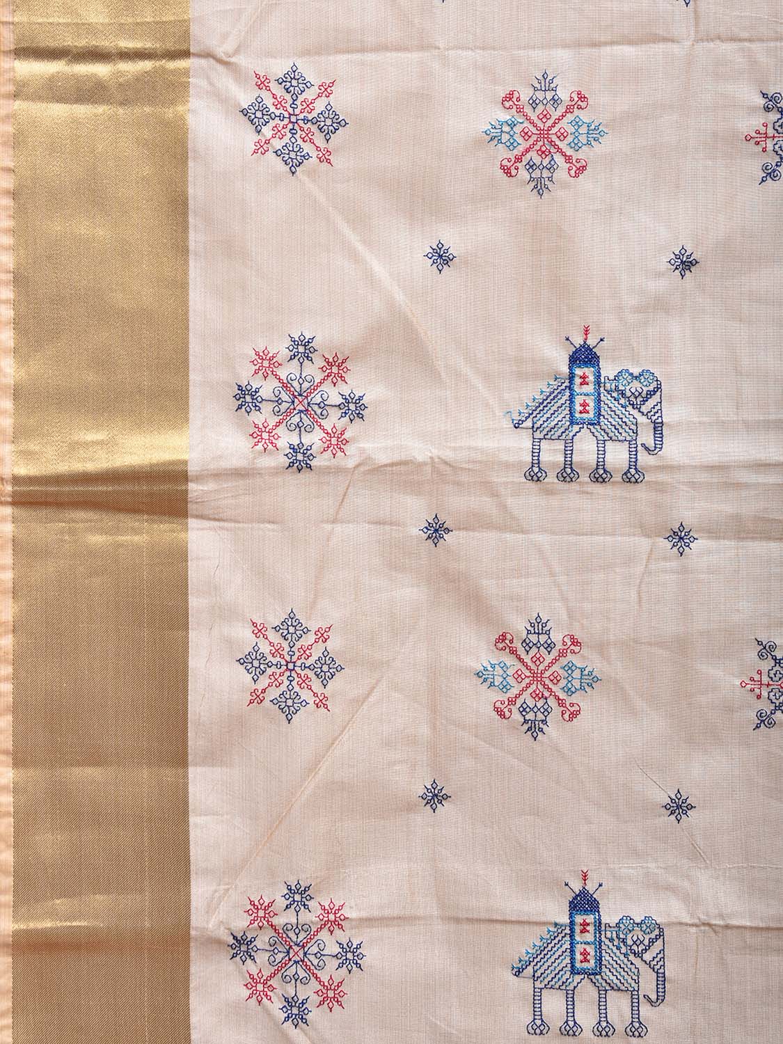 White Viscose Silk Saree with Kasuti Work and Strips Pallu Design o0585