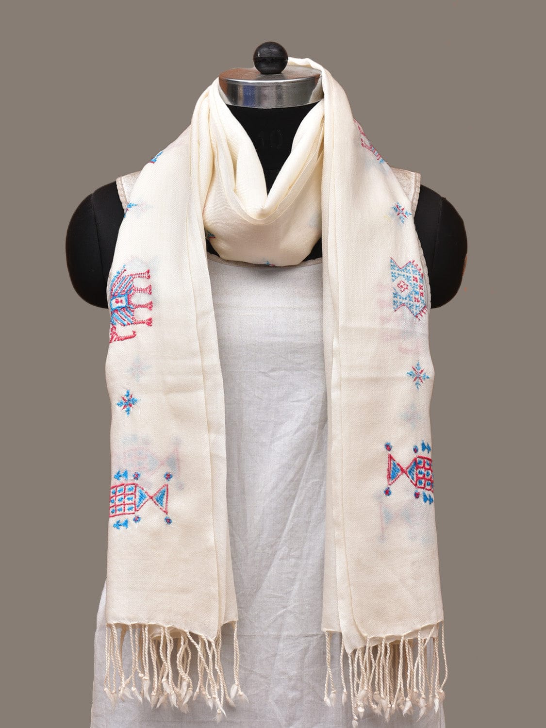 White Woolen Dupatta with Kasuti Work Design ds3283