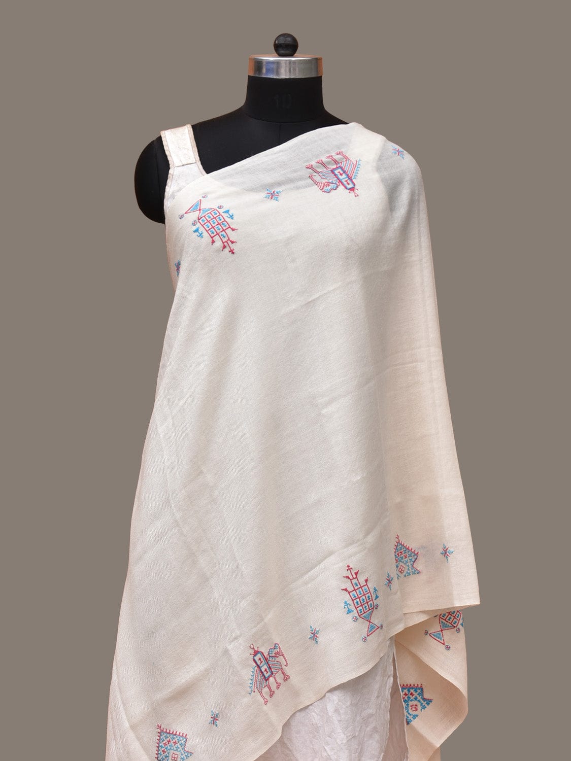 White Woolen Dupatta with Kasuti Work Design ds3283