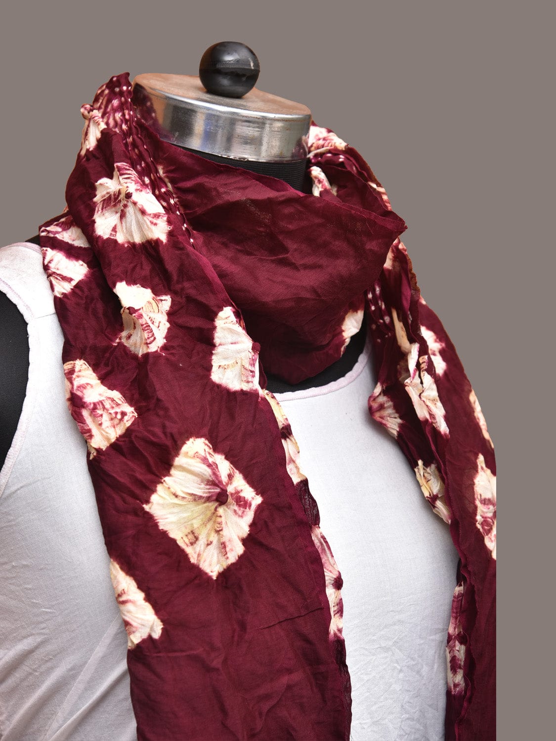 Wine Shibori Silk Handloom Stole with Circle Design ds3341