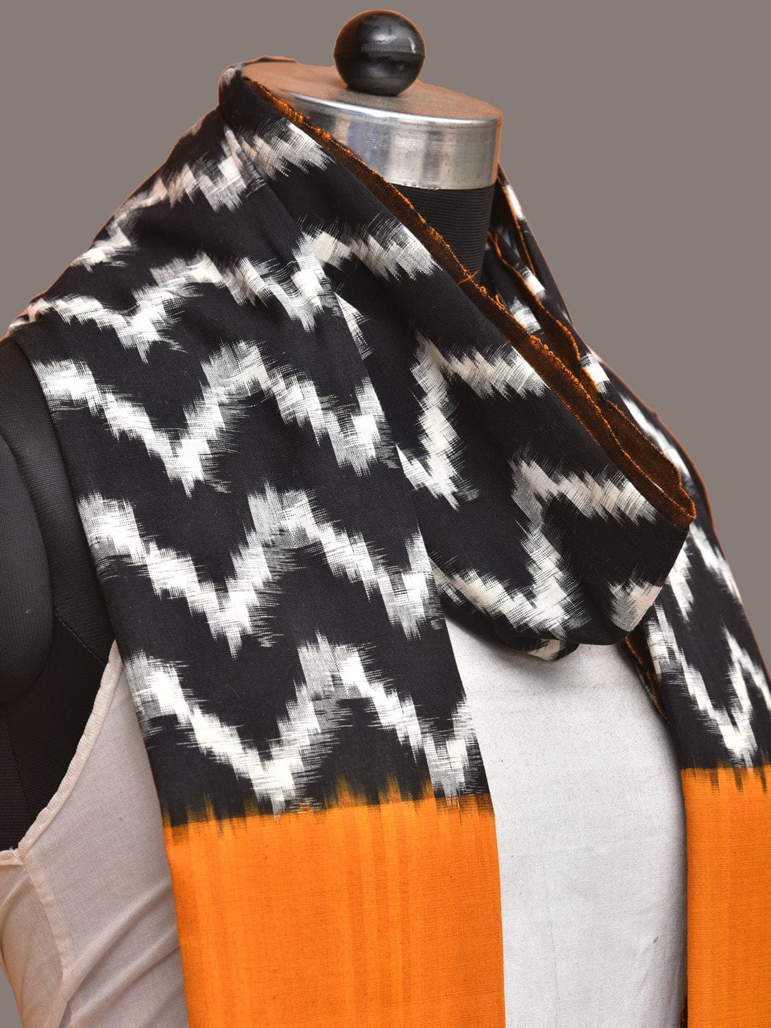 Yellow and Black Pochampally Ikat Cotton Handloom Dupatta with Zig-Zag Design ds0211