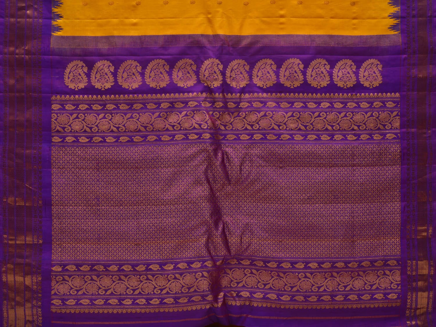 Yellow and Lavender Gadwal Silk Handloom Saree with Border and Pallu Design g0289