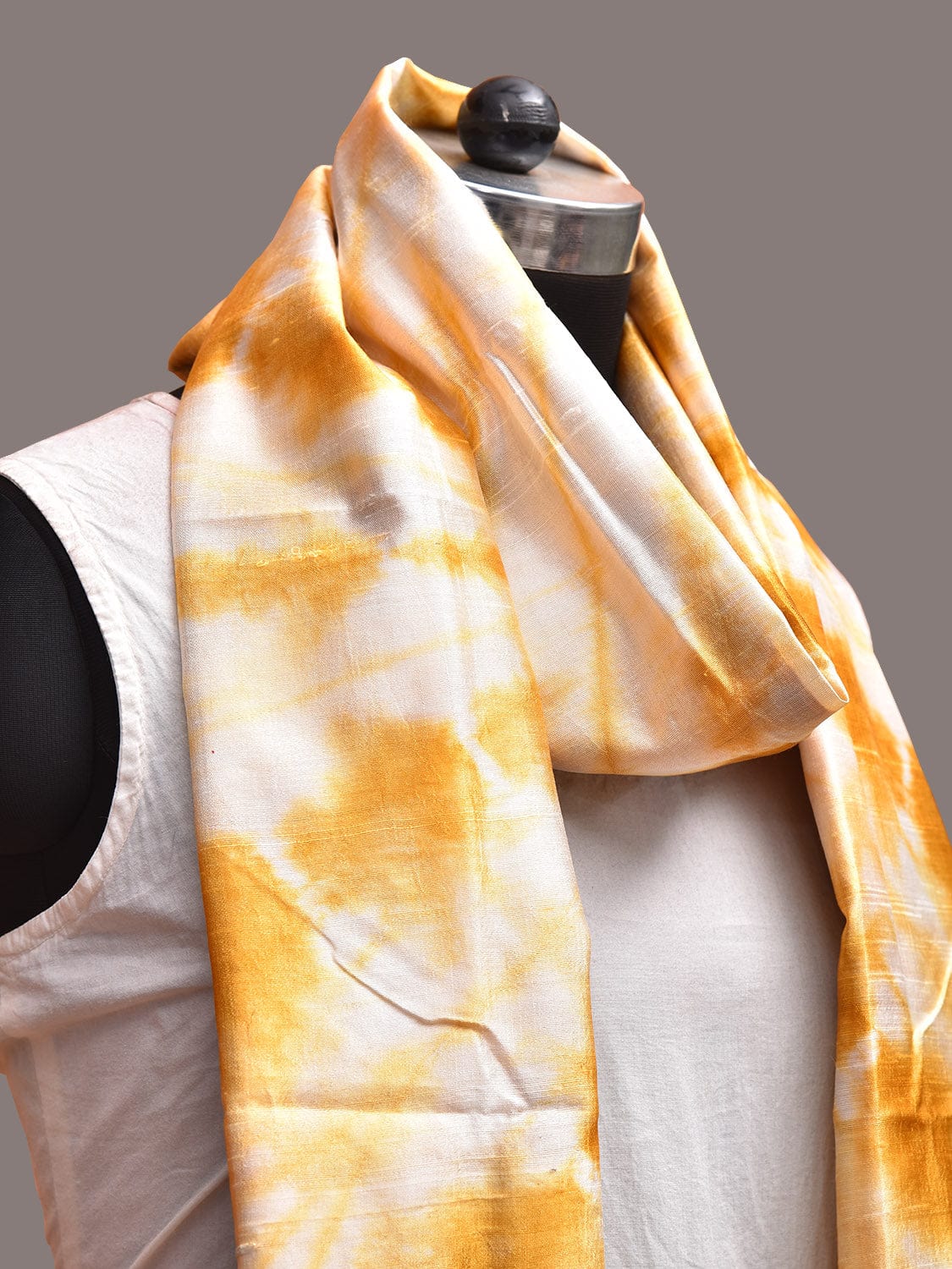 Yellow and White Clamp Dyeing Cotton Silk Dupatta with Circular Design ds3664