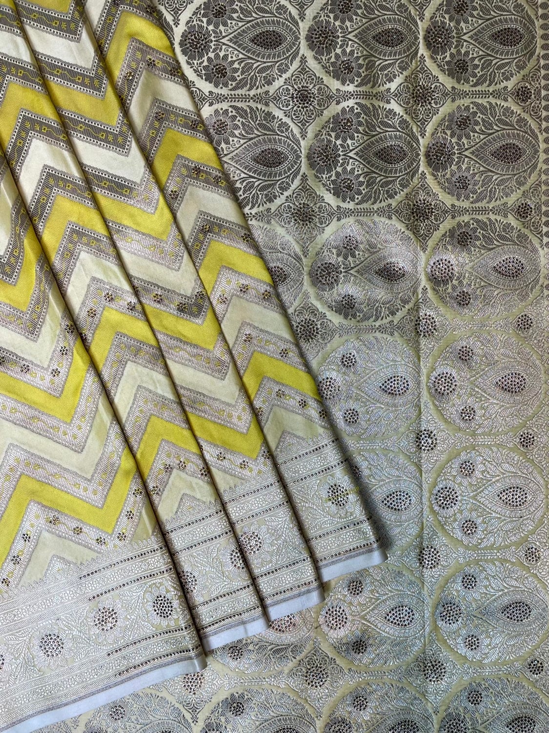 Yellow Banaras Katan Silk with Zari Lines with Intricate Border and Pallu Design b0376ds