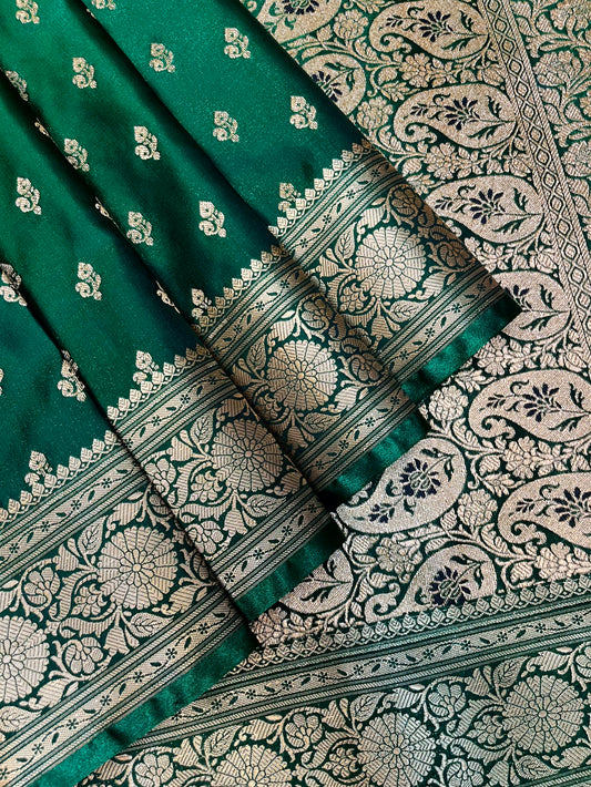 Dark Green Katan Banarasi Saree with Gold Zari Floral Weaving And Grand Pallu B0651ds