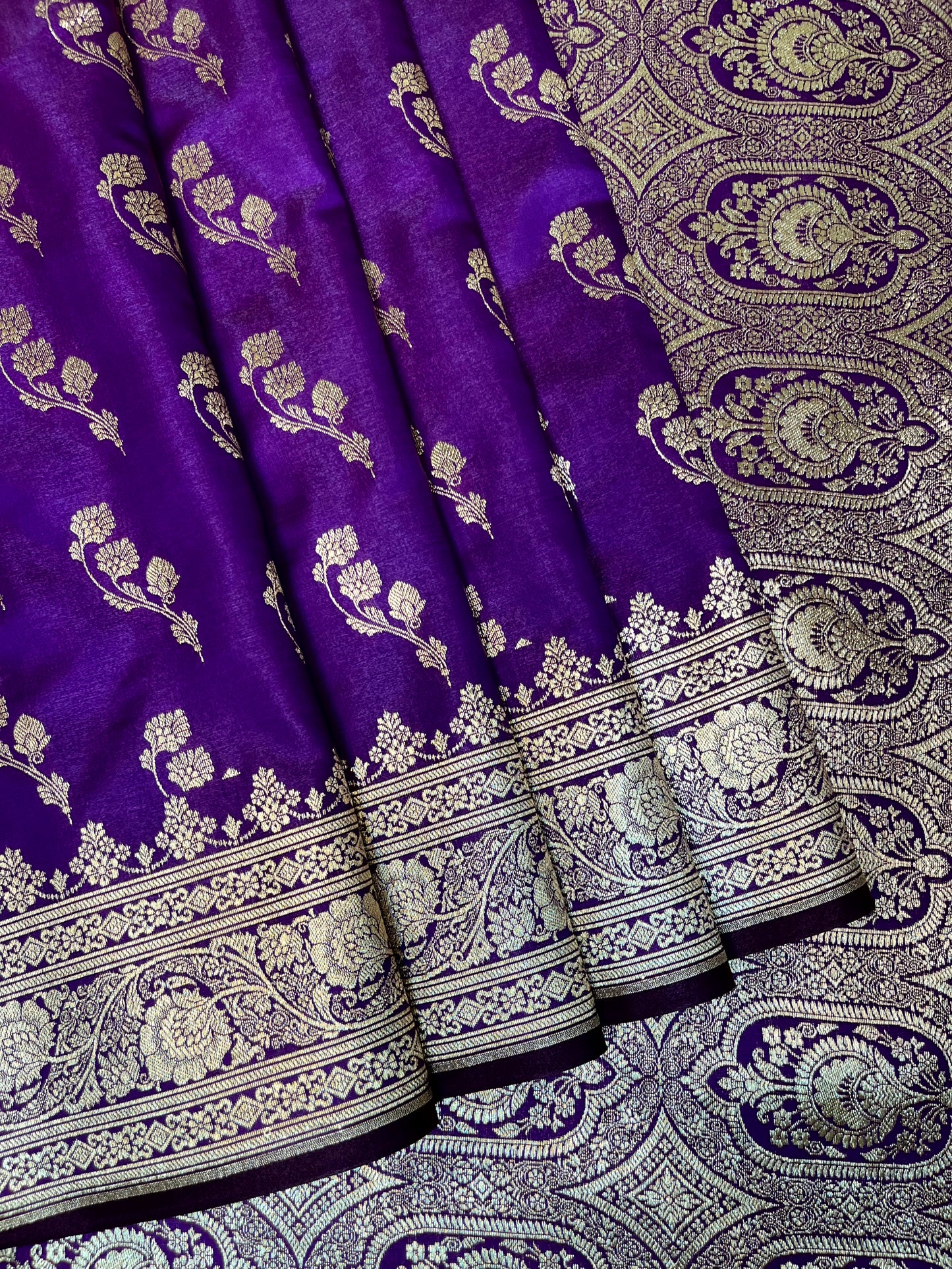 Dark Purple Katan Banarasi Saree with Silver Zari Floral Weaving And Grand Pallu B0514ds