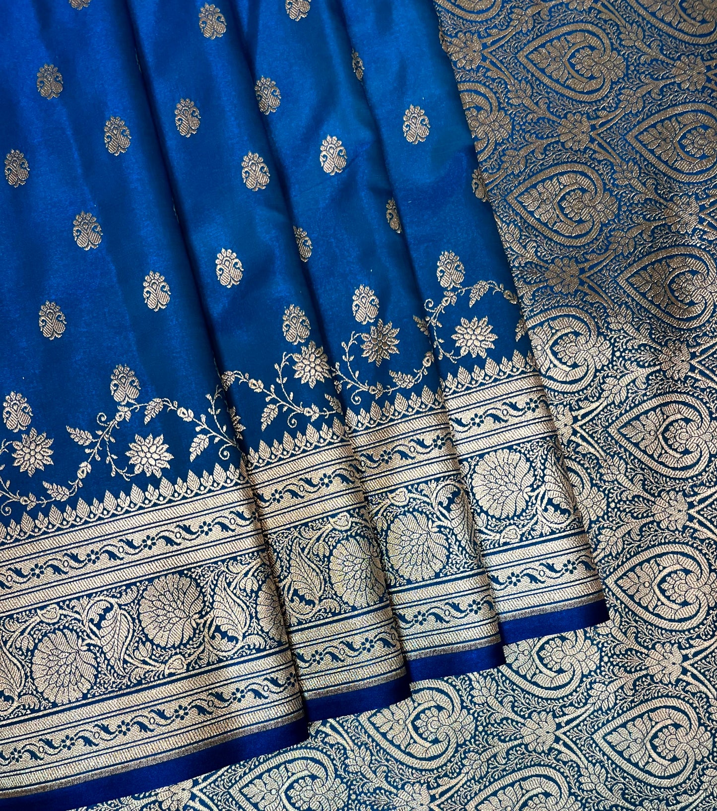 Light Blue Katan Banarasi Saree with Silver Zari Floral Weaving And Grand Pallu B0511ds