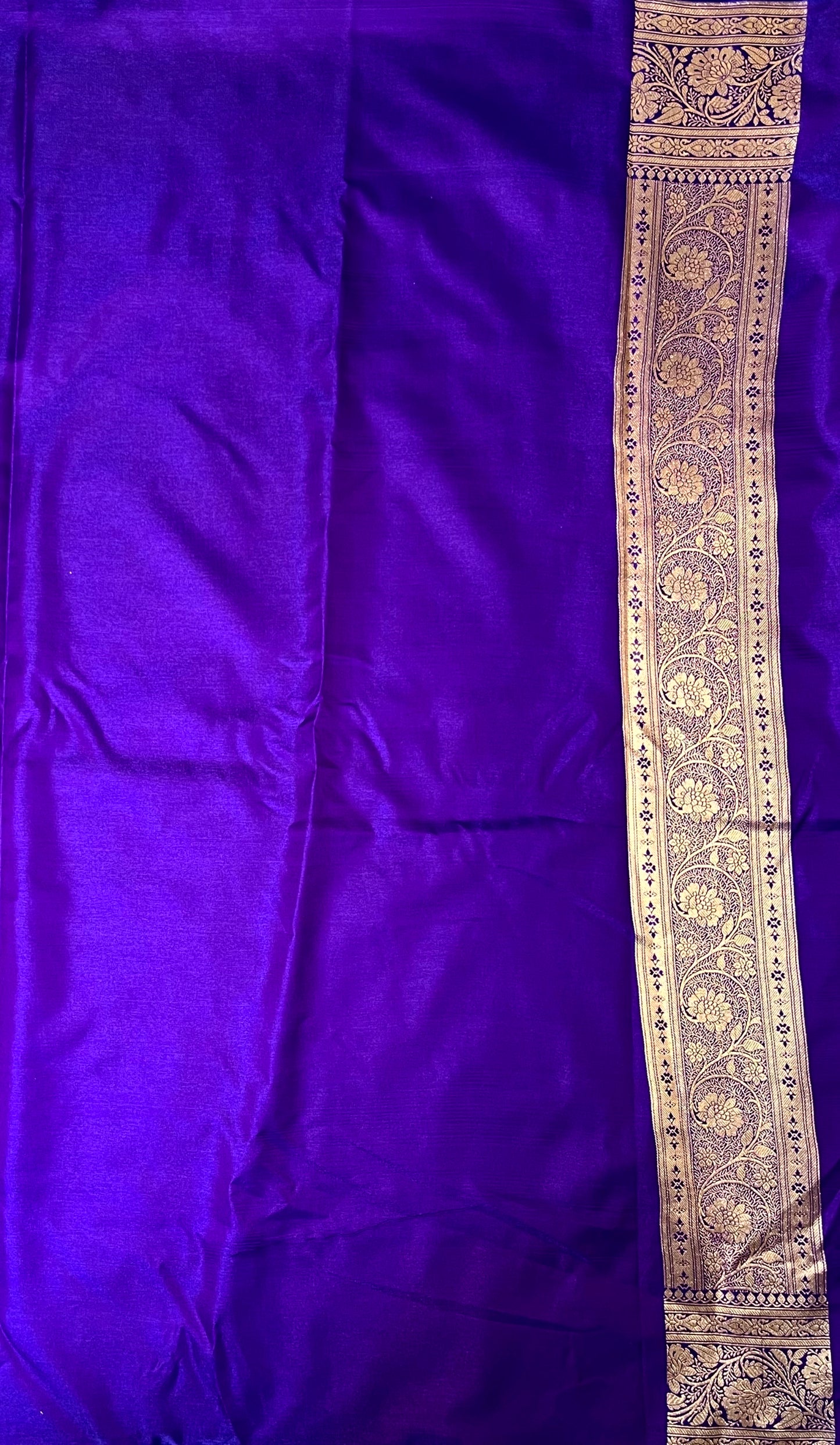 Dark Purple Katan Banarasi Saree with Silver Zari Floral Weaving & Grand Pallu B0508ds