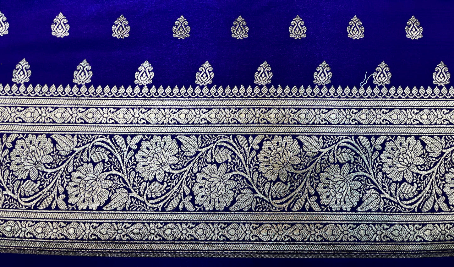 Dark Purple Katan Banarasi Saree with Silver Zari Floral Weaving & Grand Pallu B0508ds