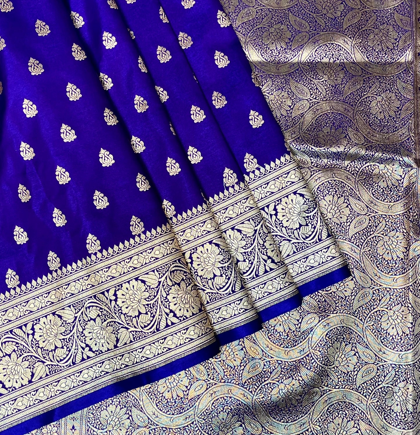 Dark Purple Katan Banarasi Saree with Silver Zari Floral Weaving & Grand Pallu B0508ds
