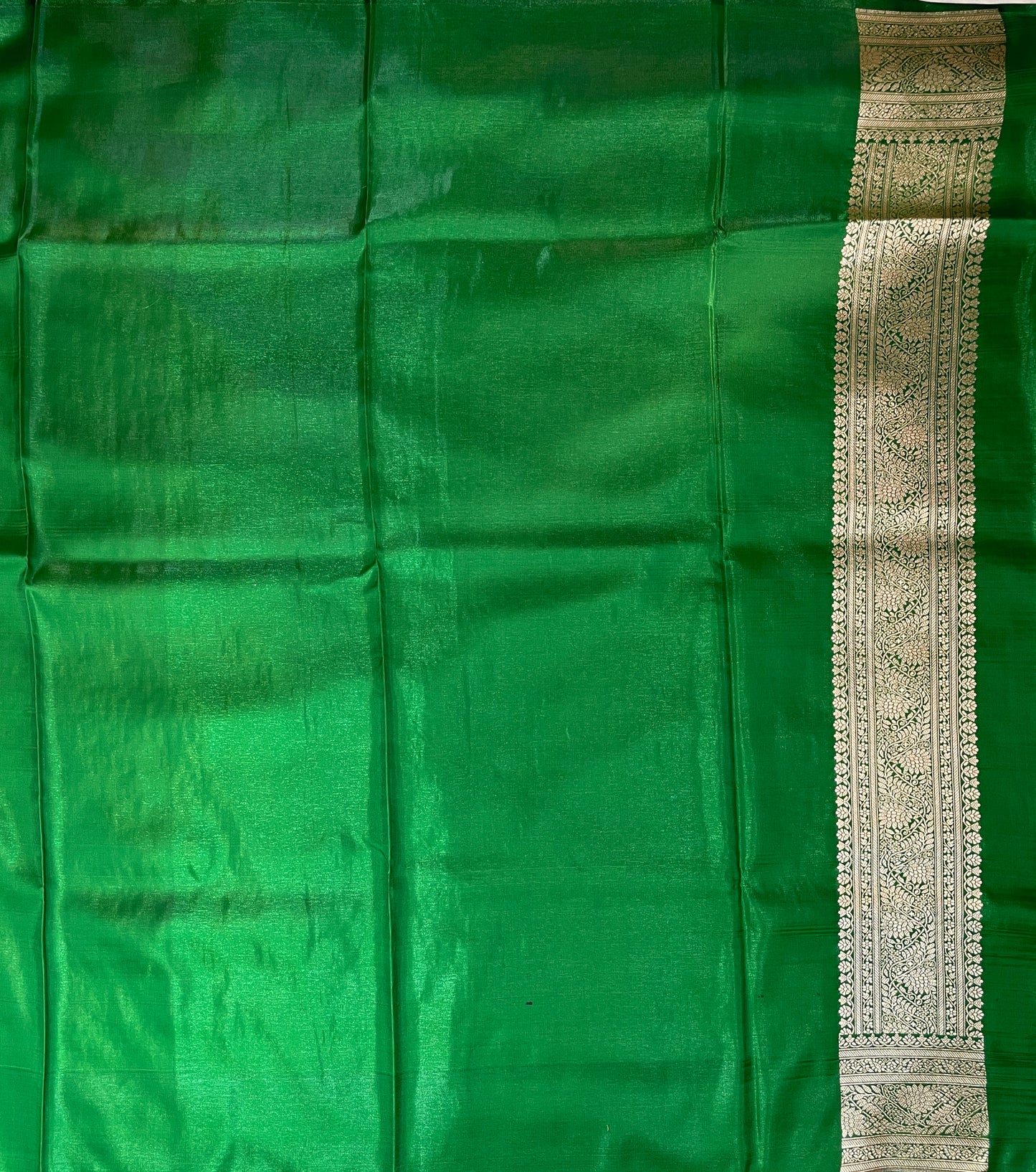 Pink And Green Katan Banarasi Saree with Silver Zari Floral Weaving And Grand Pallu B0525ds