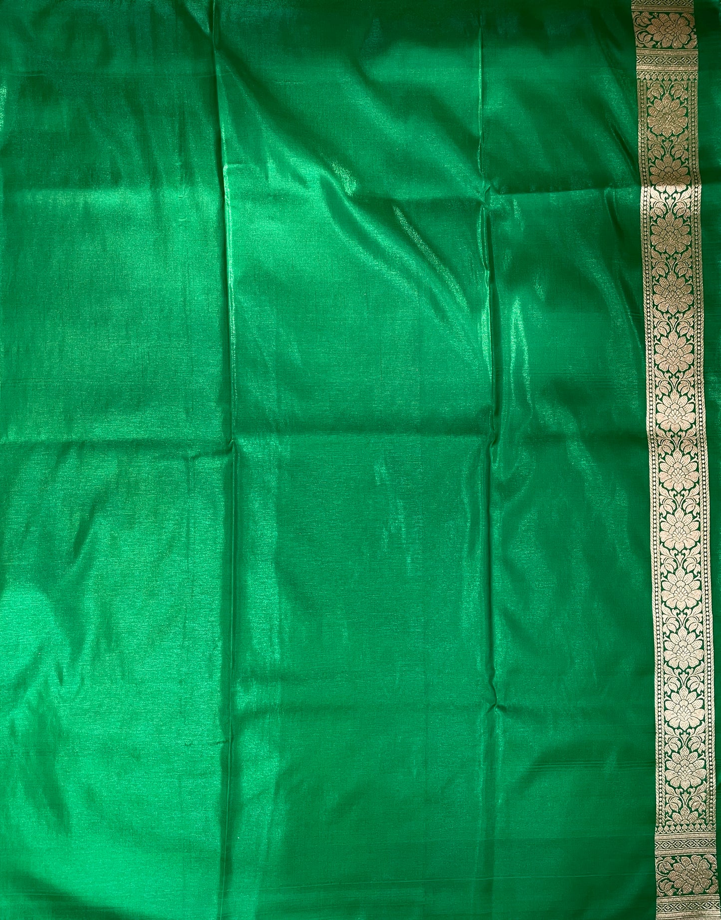 Dark Maroon and Green Katan Banarasi Saree with Silver Zari Floral Weaving And Grand Pallu B0527ds